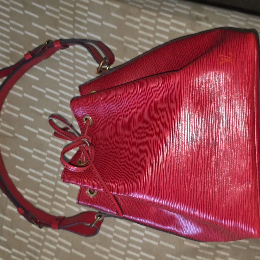 LOUIS VUITTON EPI LEATHER LARGE NOE RED